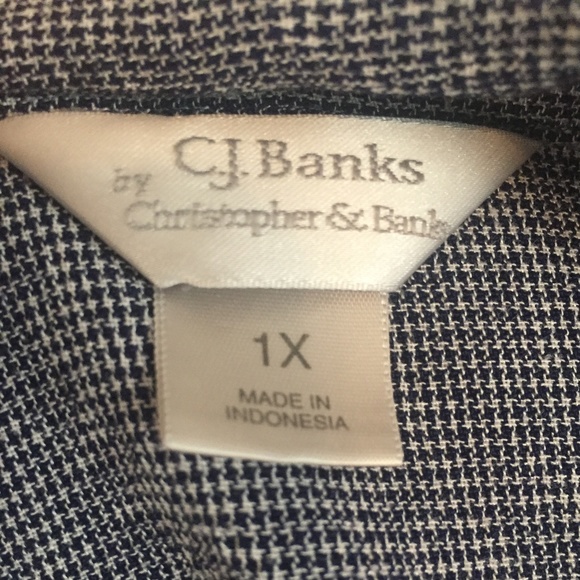C.J. Banks Houndstooth Short Sleeve Button Up - Picture 6 of 6